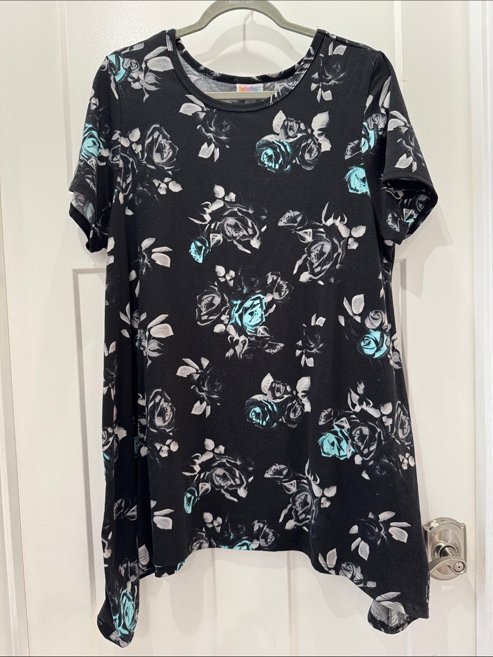 LuLaRoe Black Tee with Teal and Gray Rose Print Size XL